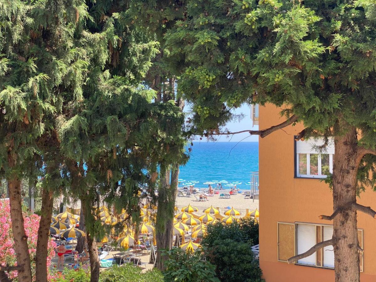 Diano Design&Suite Azur Diano Marina Esterno foto
