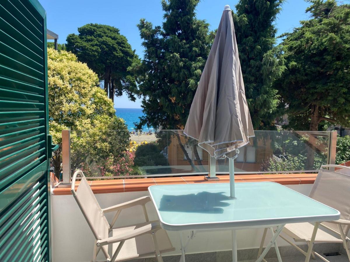 Diano Design&Suite Azur Diano Marina Esterno foto